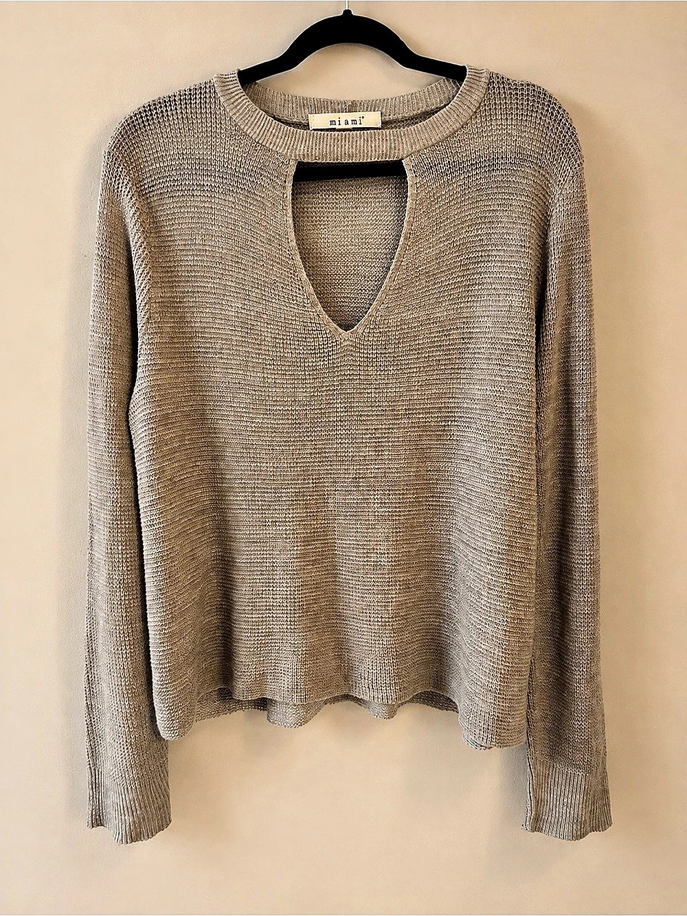 mi ami Women's Brown Keyhole Sweater Size Large